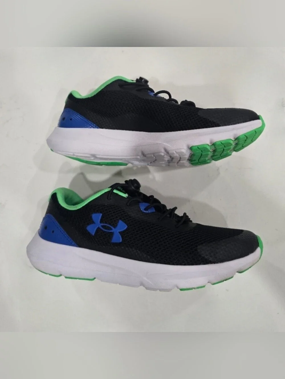 Under Armour Big Boys' Surge 3 Running Shoe Size 5.5Y